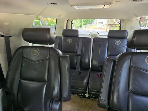 Used 2010 Cadillac Escalade ESV Platinum AWD/4WD image 11