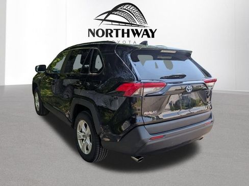 Used 2021 Toyota RAV4 XLE w/ XLE Grade Weather Package AWD/4WD image 5