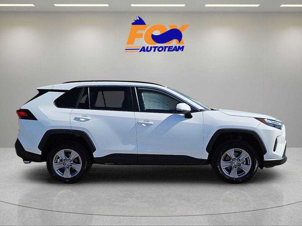 Used 2025 Toyota RAV4 XLE FWD image 5