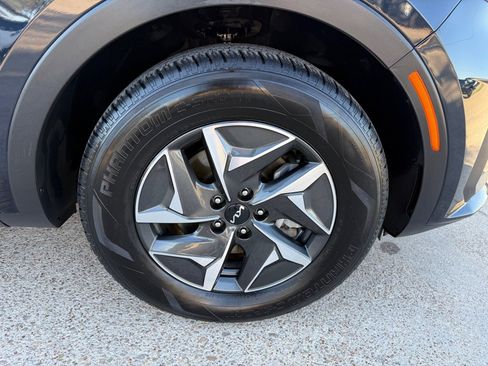 Used 2022 Kia Sorento S image 11