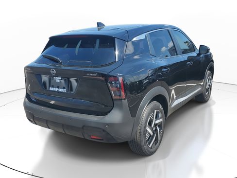 Used 2025 Nissan Kicks SV image 4