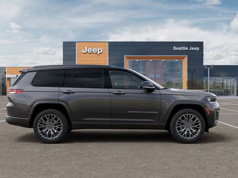 New 2026 Jeep Grand Cherokee L Summit w/ Advanced Protech Group IV AWD/4WD image 21