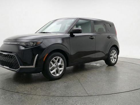 Used 2025 Kia Soul LX w/ LX Technology Package FWD image 3