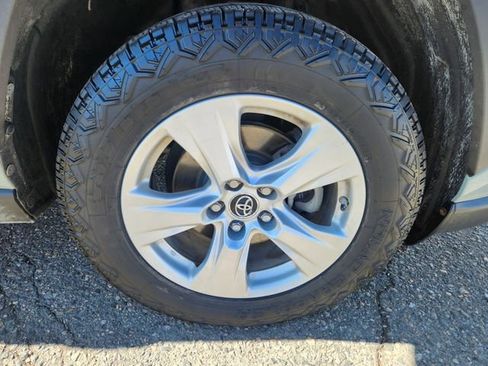 Used 2019 Toyota RAV4 XLE image 20