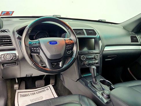 Used 2017 Ford Explorer XLT w/ Equipment Group 202A image 11