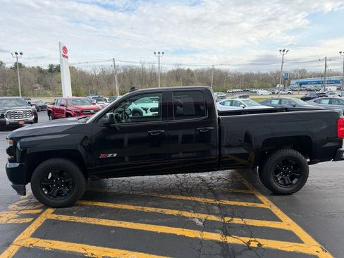 Used 2018 Chevrolet Silverado 1500 LT w/ Midnight Edition AWD/4WD image 8