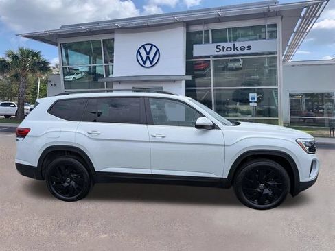 New 2026 Volkswagen Atlas SE FWD image 3