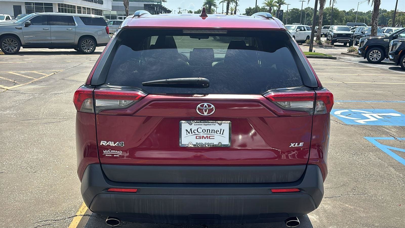 Used 2019 Toyota RAV4 XLE Premium FWD image 6