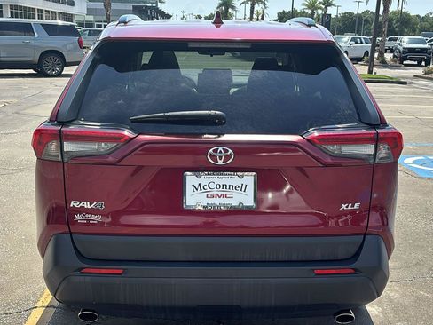 Used 2019 Toyota RAV4 XLE Premium FWD image 6