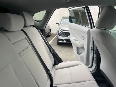 Used 2025 Hyundai Kona SEL image 38