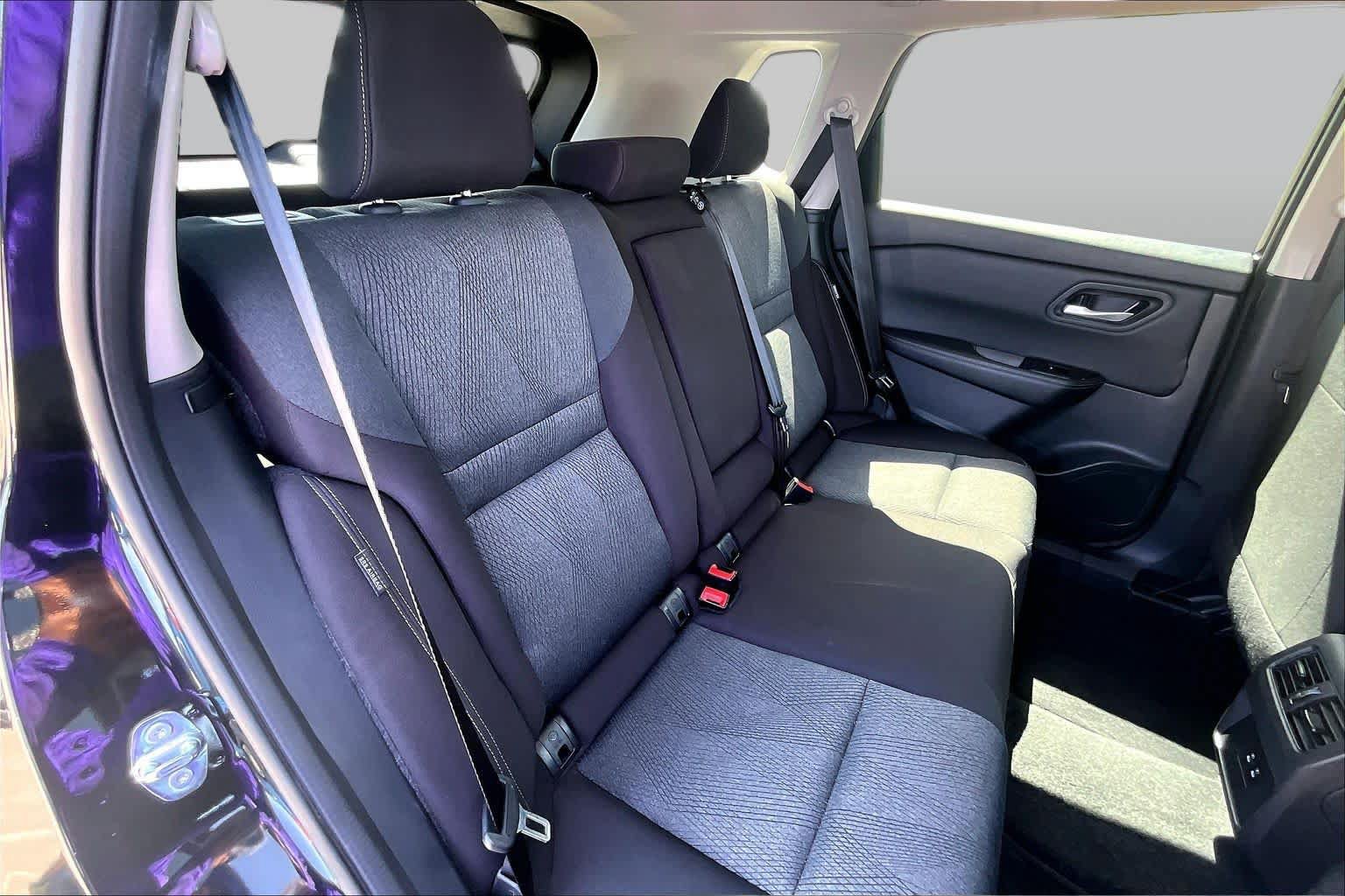 Used 2025 Nissan Rogue SV FWD image 20