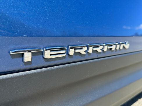 Used 2024 GMC Terrain SLT AWD/4WD image 28
