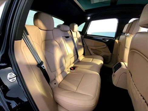 Certified 2025 Porsche Macan image 23