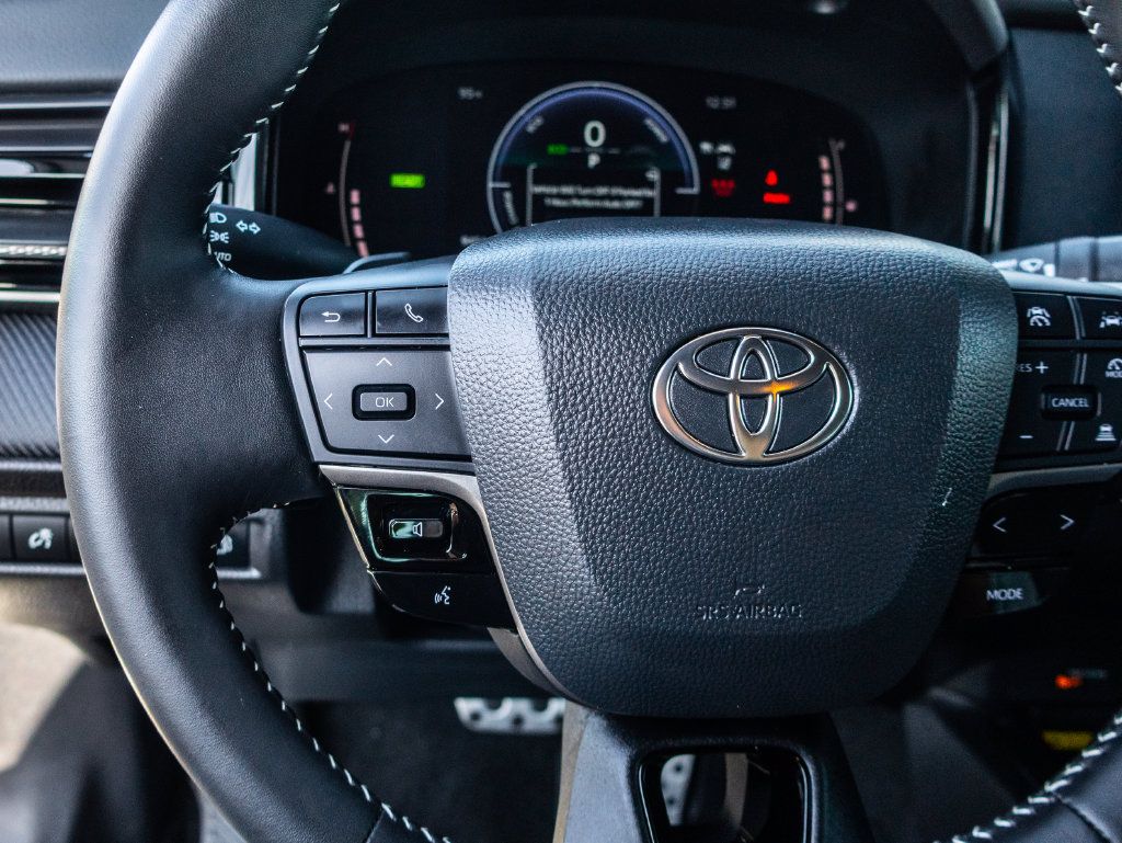 Used 2026 Toyota Camry SE FWD image 33
