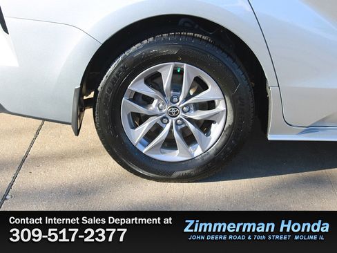 Used 2021 Toyota Sienna LE w/ Protection Package (TMS) image 22