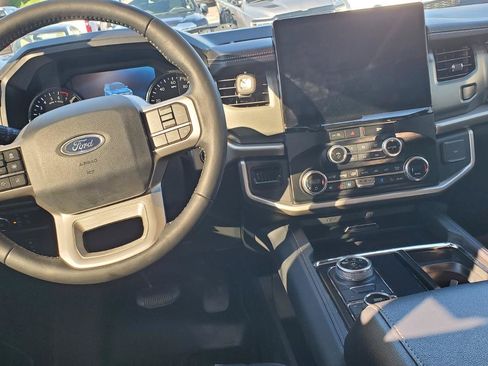 Used 2024 Ford Expedition XLT AWD/4WD image 7