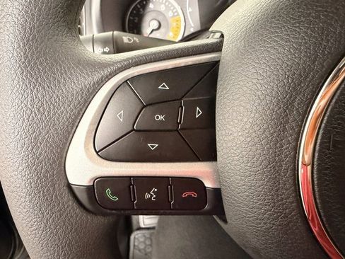 Certified 2023 Jeep Renegade Latitude image 19