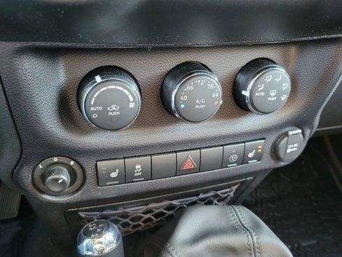 Certified 2016 Jeep Wrangler Unlimited Sahara w/ Dual Top Group image 18