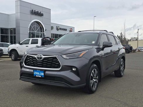 Used 2023 Toyota Highlander XLE image 1