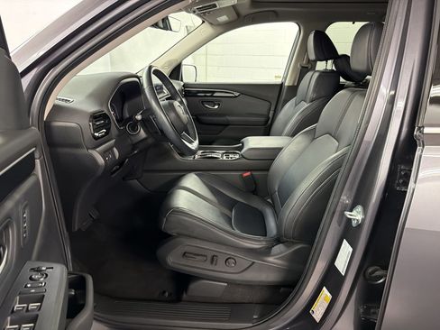 Certified 2024 Honda Pilot Touring image 5