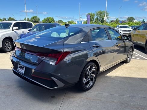 Used 2024 Hyundai Elantra Limited FWD image 8