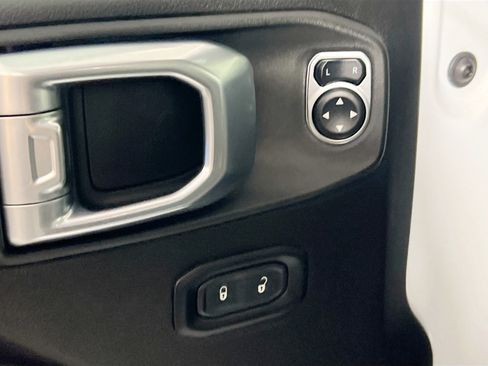 Used 2024 Jeep Wrangler Willys image 16