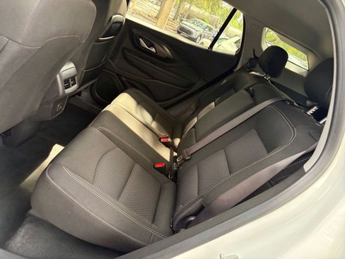 Used 2024 GMC Terrain SLE FWD image 24