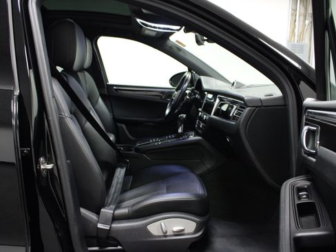 Used 2021 Porsche Macan AWD/4WD image 16