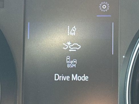 Used 2020 Toyota C-HR XLE FWD image 18