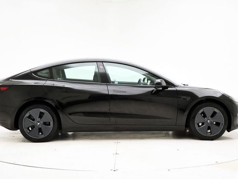 Used 2023 Tesla Model 3 Standard Range image 3
