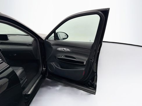 Used 2025 Genesis GV70 2.5T AWD/4WD image 34