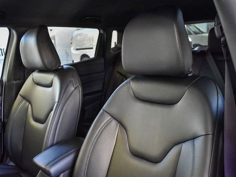 New 2026 Jeep Compass Limited image 25