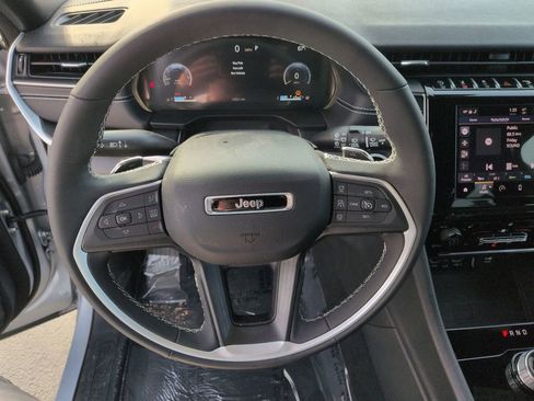 New 2025 Jeep Grand Cherokee Laredo image 14