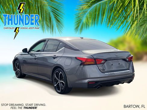Used 2023 Nissan Altima 2.5 SR w/ SR Premium Package FWD image 3