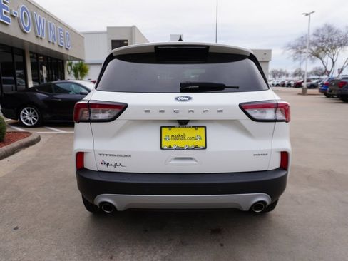 Certified 2022 Ford Escape Titanium image 5