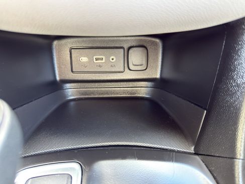 Certified 2021 Chevrolet Equinox LS image 20