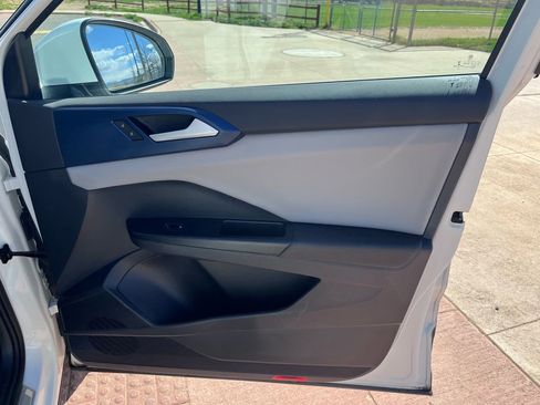 Used 2022 Volkswagen Taos SE image 26