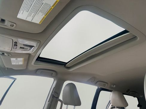 Used 2017 Toyota Sienna XLE w/ XLE Navigation Package image 23