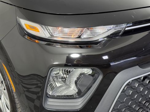 Used 2022 Kia Soul LX image 7