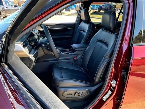 New 2025 Jeep Grand Cherokee L Limited image 12