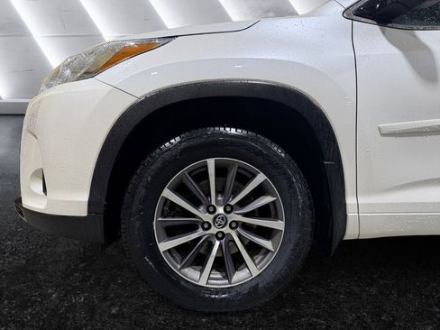 Used 2018 Toyota Highlander XLE w/ Protection Package #3 AWD/4WD image 15