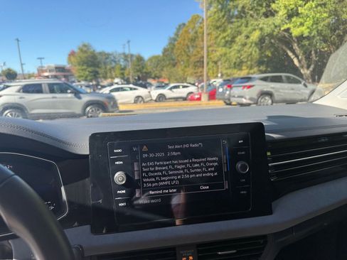 Used 2025 Volkswagen Jetta SE image 18