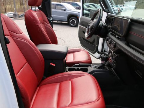 Used 2024 Jeep Wrangler Unlimited Rubicon 392 image 28