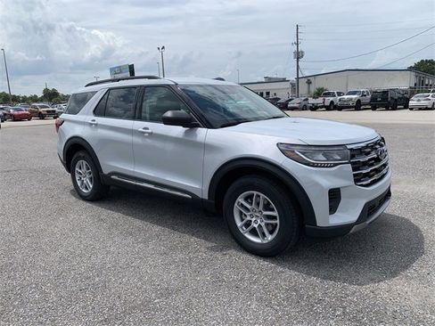 New 2025 Ford Explorer Active image 2