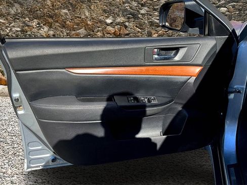 Used 2013 Subaru Outback 2.5i Limited w/ Moonroof Pkg image 19