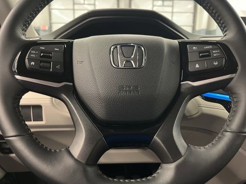 Used 2025 Honda Odyssey Touring image 14