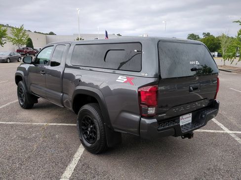 Used 2022 Toyota Tacoma SR w/ SX Package AWD/4WD image 6