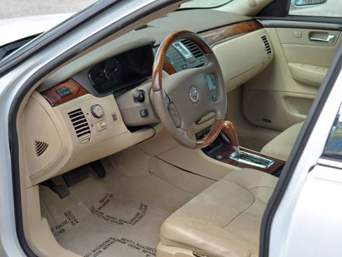 Used 2006 Cadillac DTS Performance FWD image 12