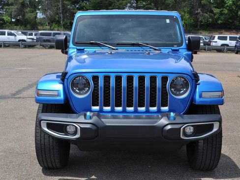 Used 2023 Jeep Wrangler Unlimited Sahara w/ Cold Weather Group AWD/4WD image 4