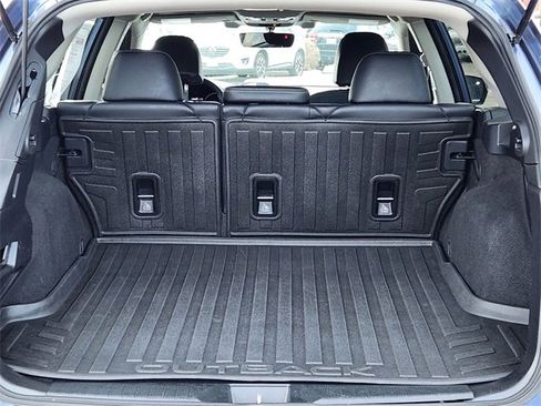 Used 2017 Subaru Outback 3.6R Limited image 11